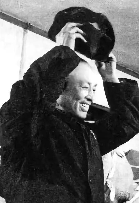 1975年，周养浩被特赦，重获自由后，国家允许周养浩去任何地方，周养浩提出：“我