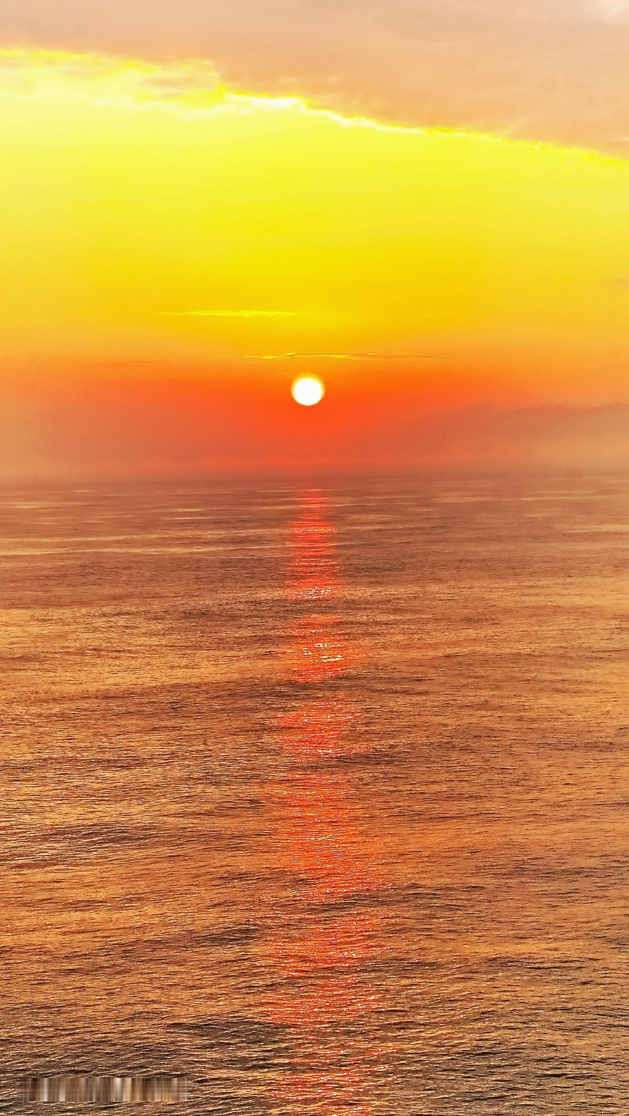 手机摄影，地中海号邮轮上拍摄太平洋海上日出航海实拍 王博生手机摄影