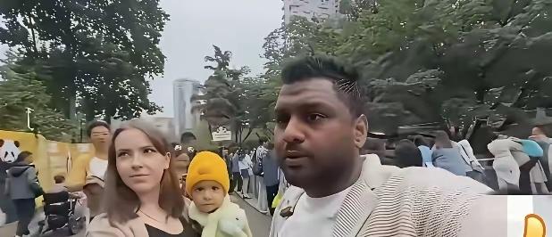 朴实又扎心的羡慕！印度留学生公开表态，计划分批将全家迁至中国常住。
 
其给出的