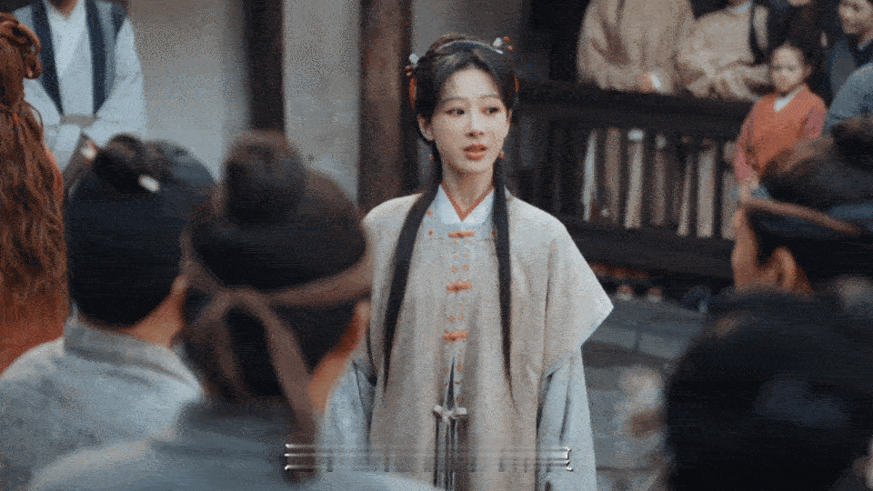 低音炮一响韩东君闪亮登场韩东君的低音嗓真的太绝了，一开口氛围感直接拉满，喊六两的
