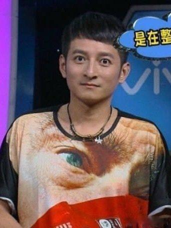 疑似维嘉卖掉的衣服被马丁淘回来了哈哈哈哈哈哈哈哈笑晕我了 