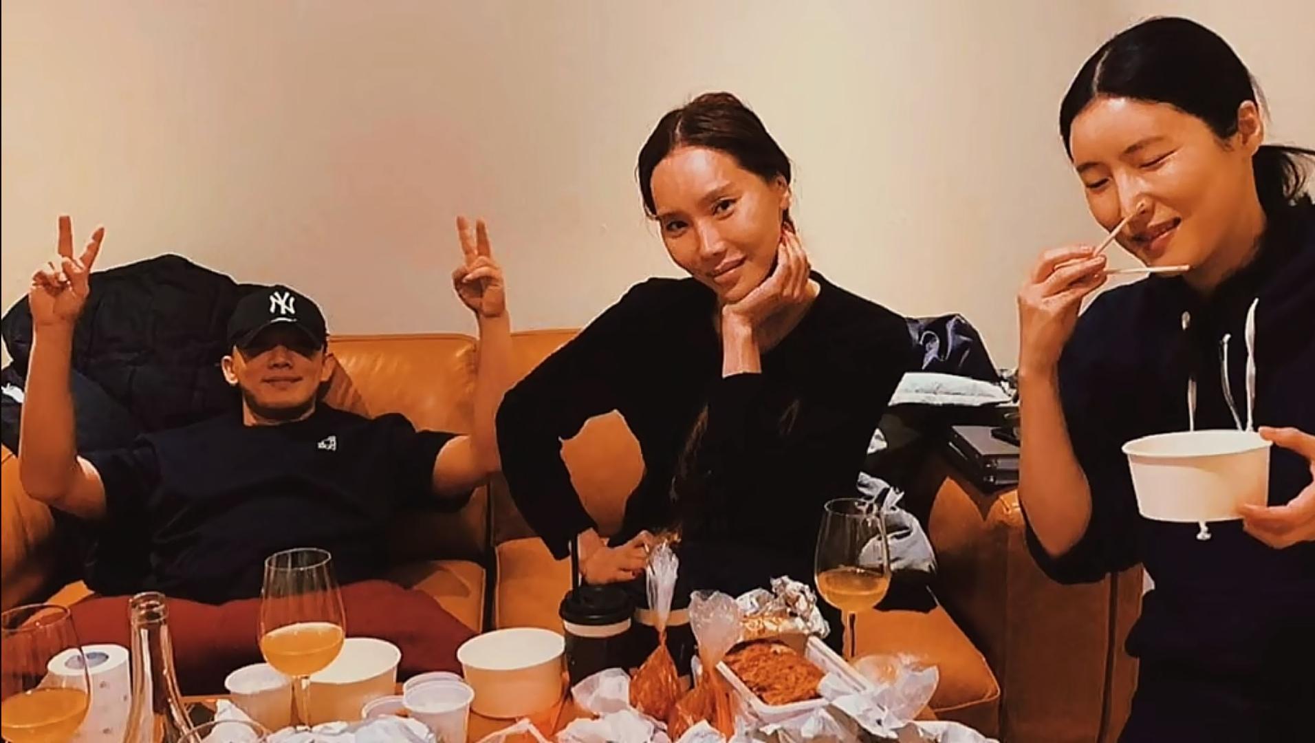 私下合影。怎么能做到又可爱又man呢？