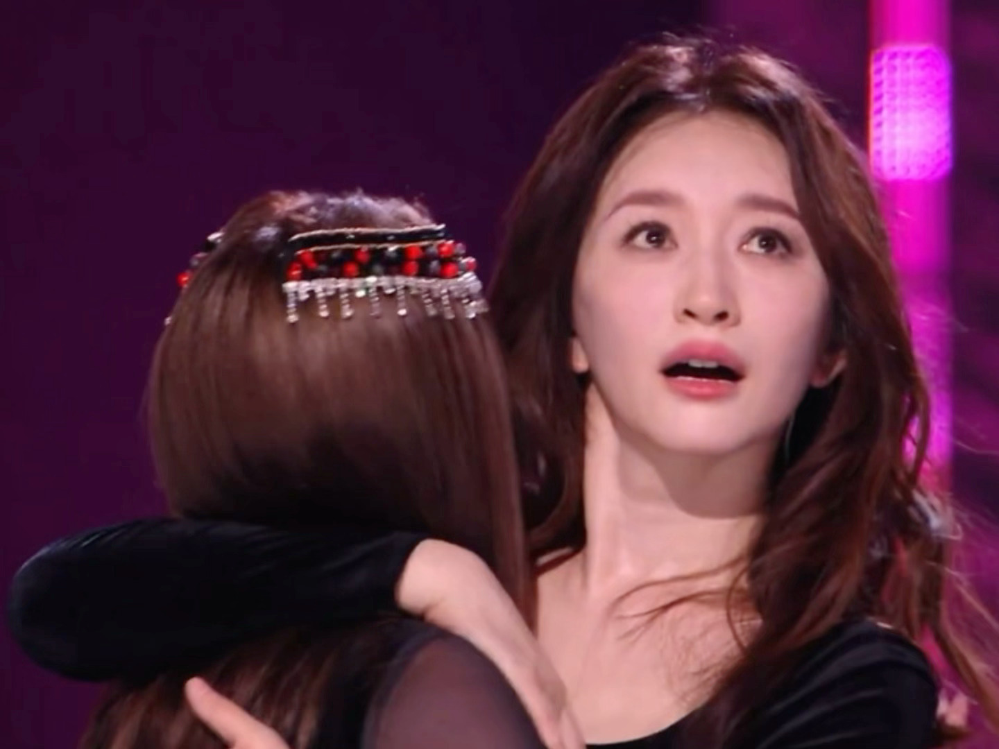 网上说说得了，现实中谁50岁了还有李小冉这种状态都得笑死