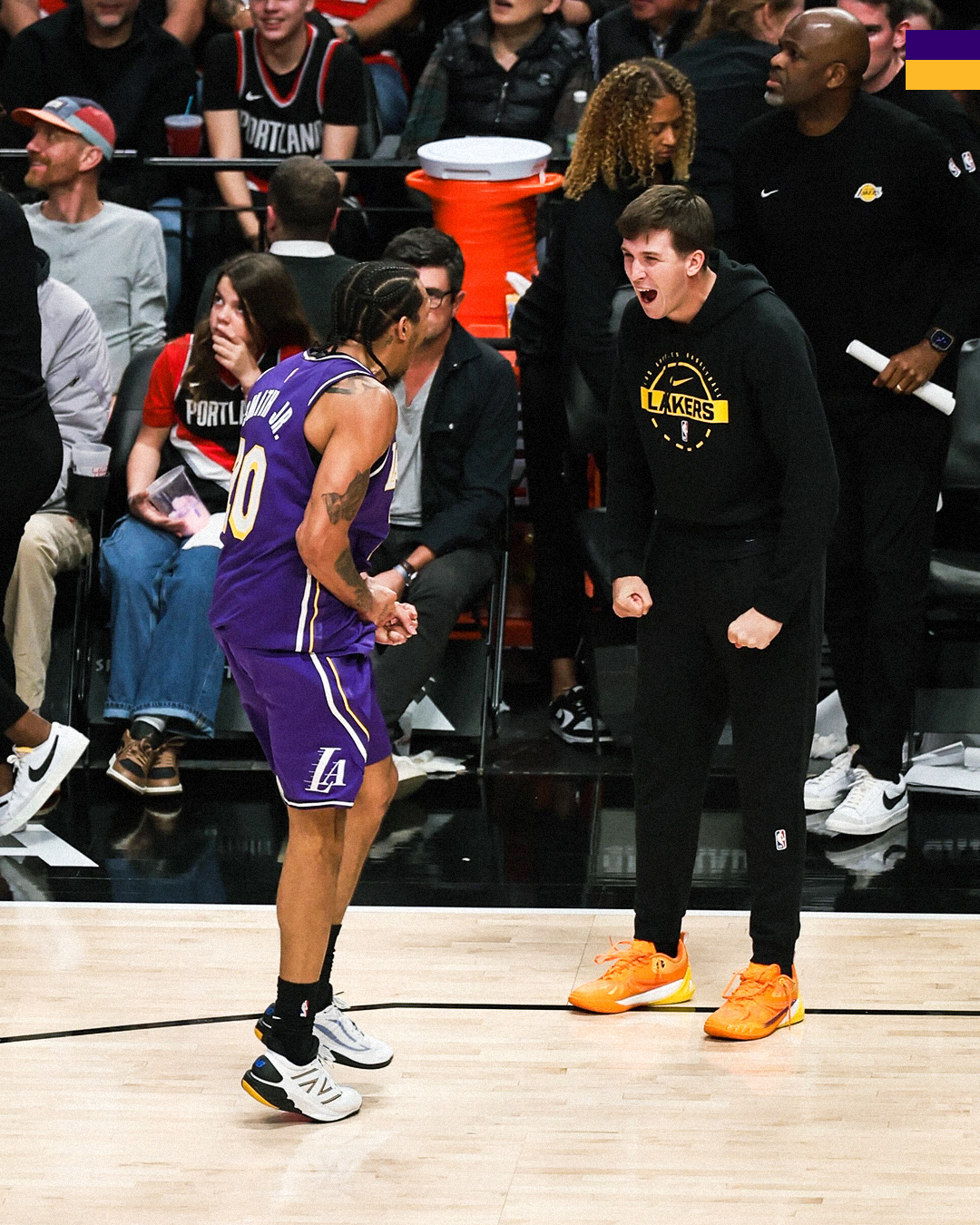 来自现双向合同和前双向合同球员之间的庆祝，小里可太明白这种感觉了[爱慕][爱慕]