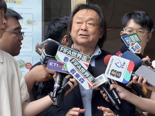 就在刚刚，

台“民进党立委”王世坚发表声明，

6月5日，针对上海小熊猫今日抵