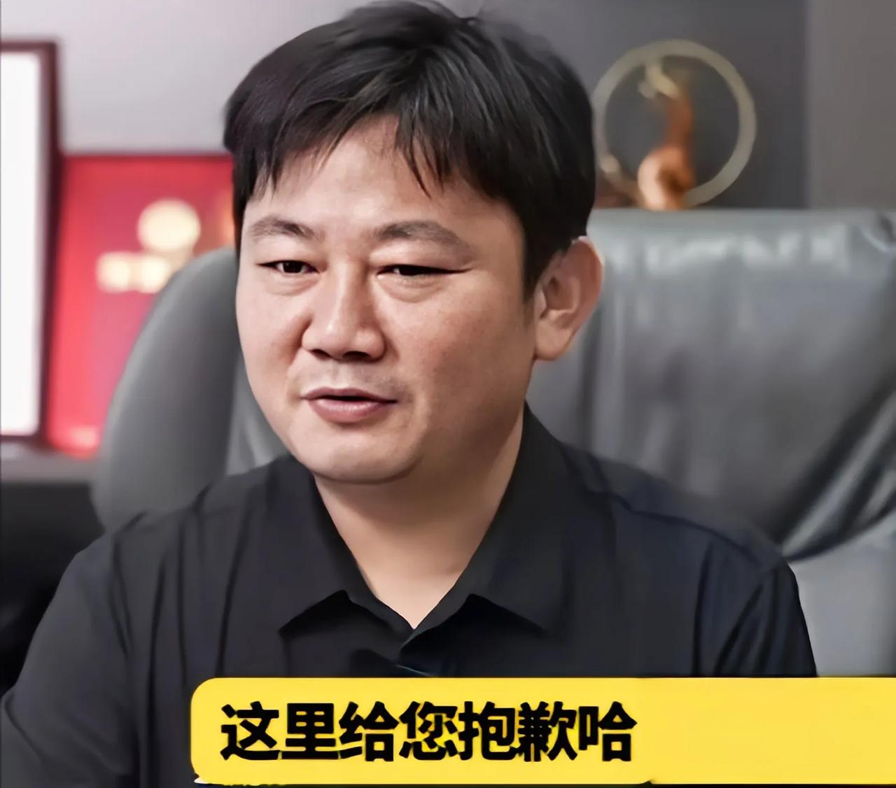 被粉丝吐槽合影时态度急躁，张雪道歉称一天合影上千人希望能理解
6月17号直播连麦
