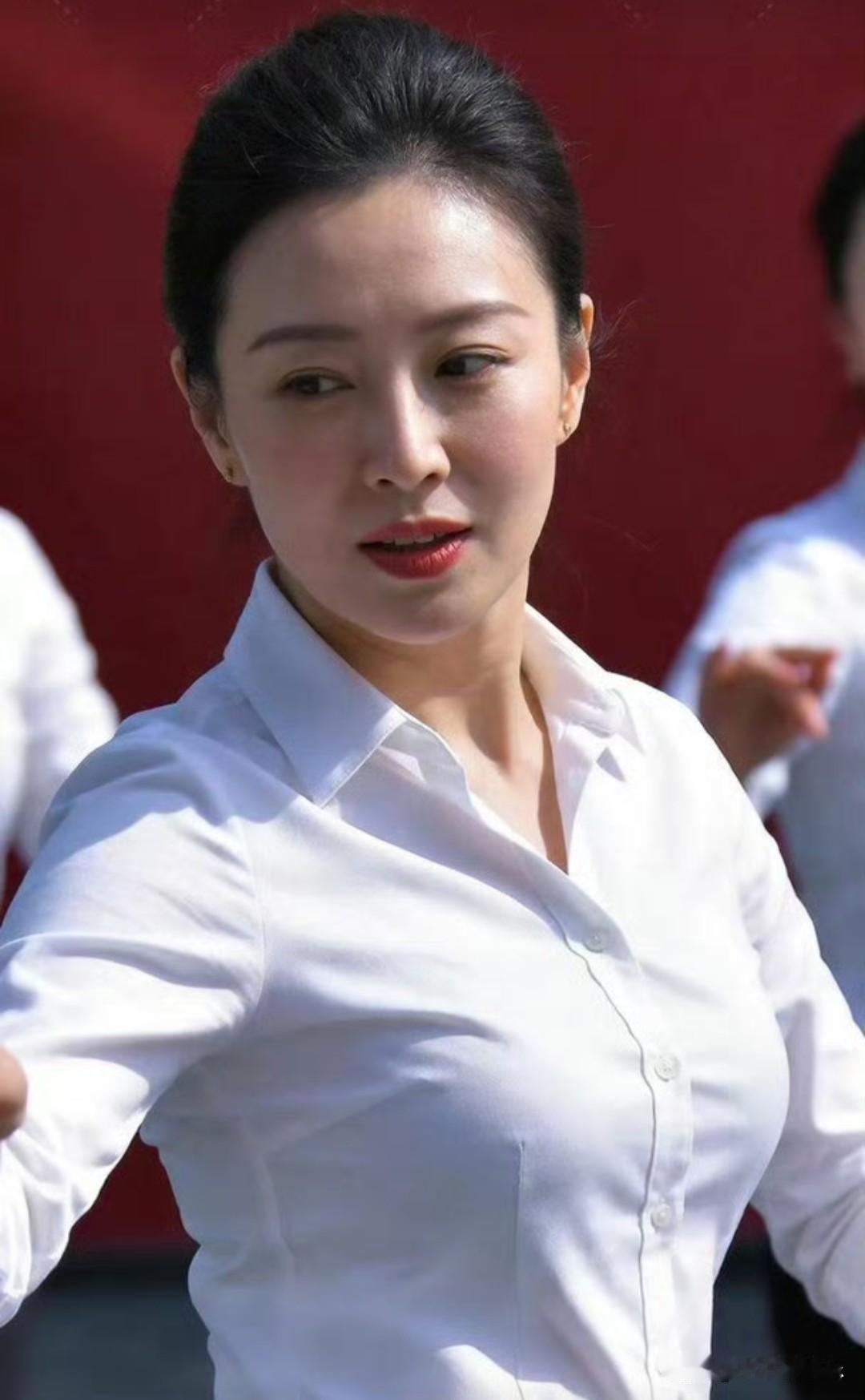 这样的颜值，放在10年前，
算的上是大美女吗？