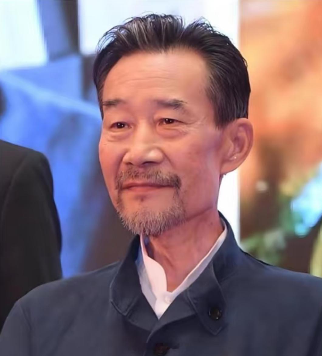 李雪健已经完全听不见了李雪健已抗癌26年以前只知道他嗓子沙哑，没想到背后是这么沉