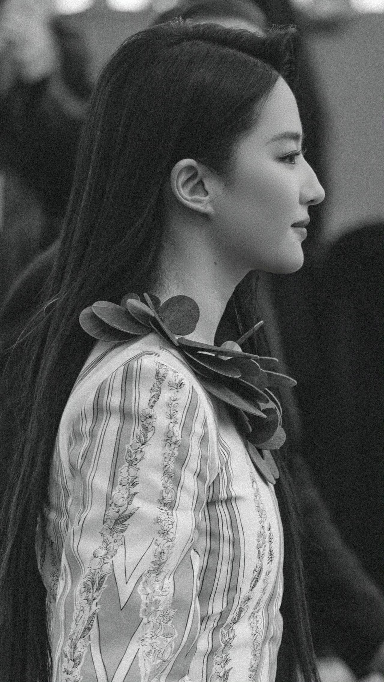 侧颜无敌刘亦菲 [爱慕]