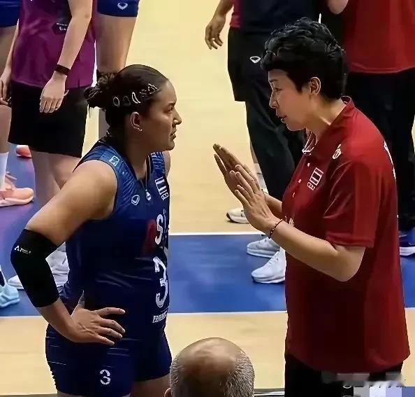 无可厚非吧，冯坤助力泰国女排击退中国女排拿下亚锦赛冠军，直通奥运会，很多人过不了