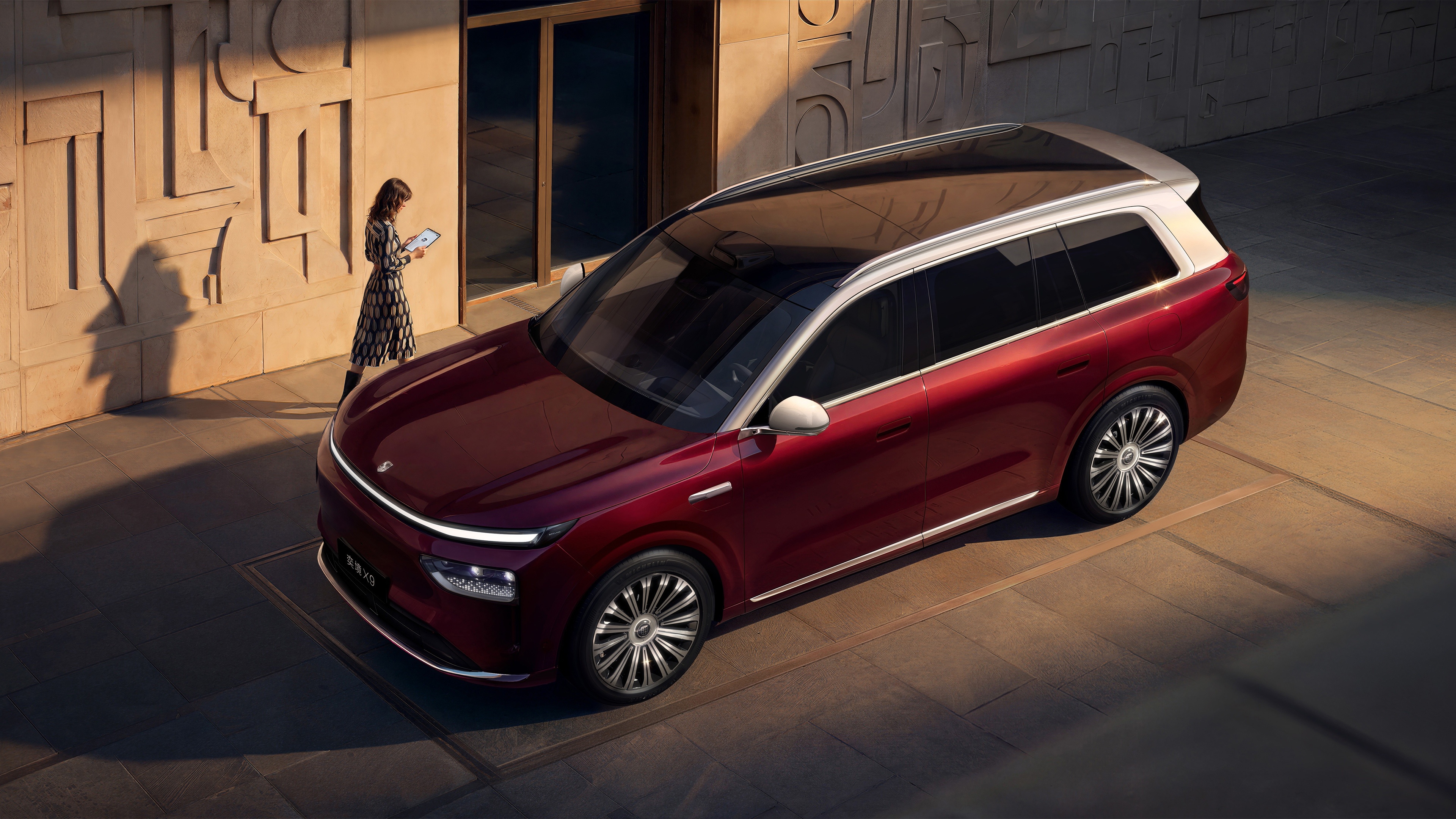 该说不说奕境汽车也太会整活，伊能静和易立竞两人名字的组合不就是奕境的谐音吗？另外