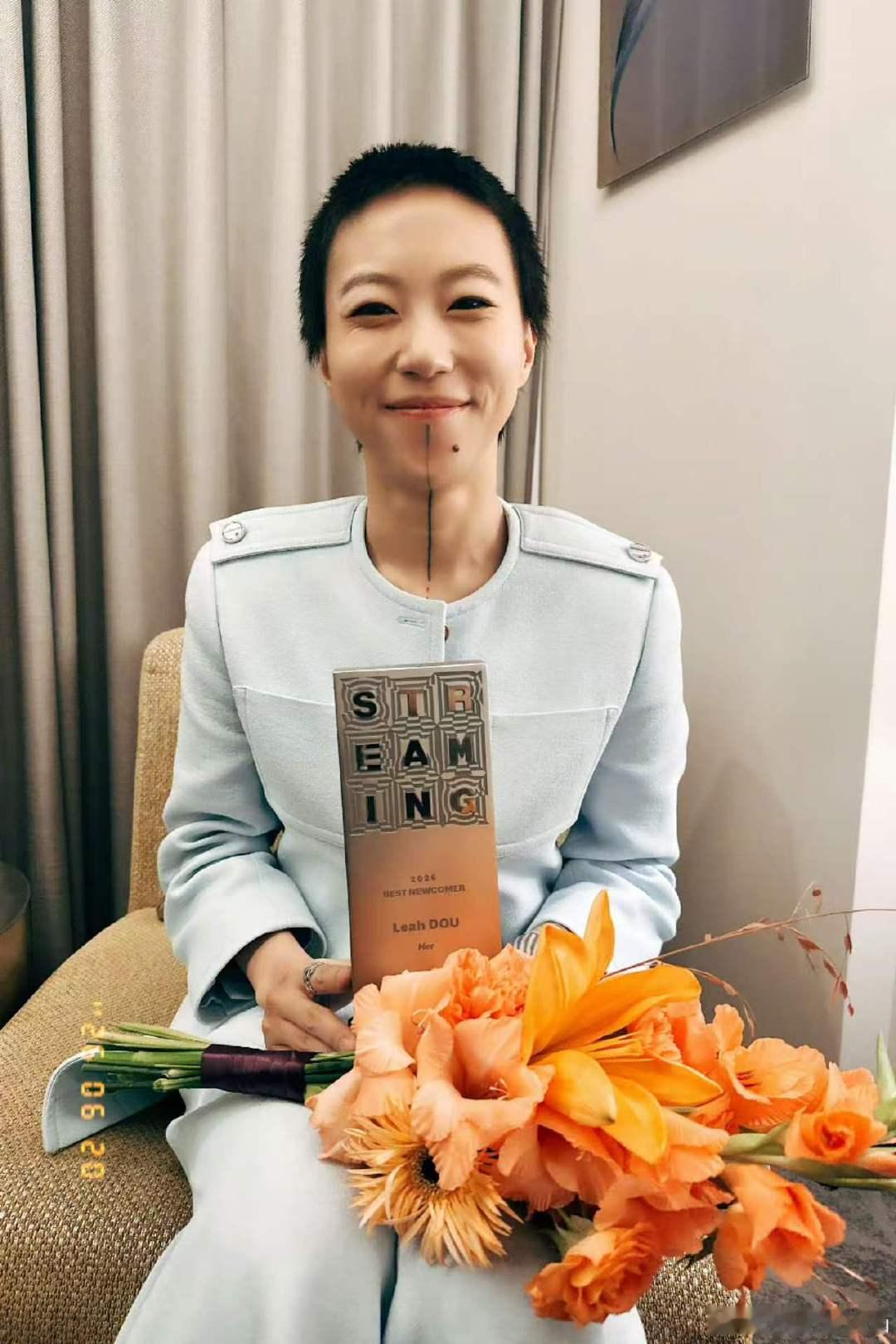 歌手排名窦靖童回应歌手唱王菲的歌歌手排名热议不断，舞台高光落在光之翼翻唱现场，窦