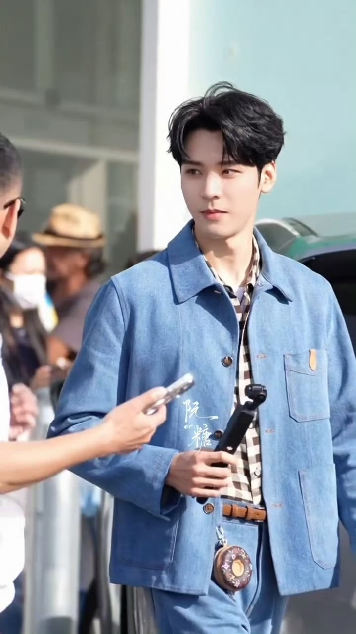 龚俊地球2路透，好清爽帅气的男大 