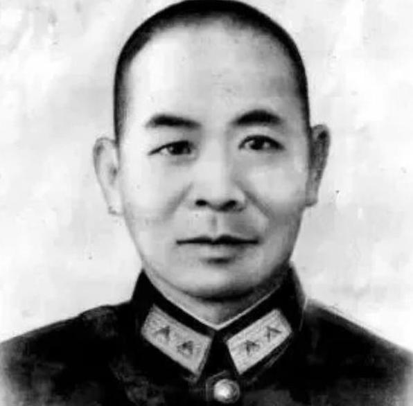 1975年12月，当时已经重病的周总理，在向国务院副秘书长罗青长交代工作时，提醒