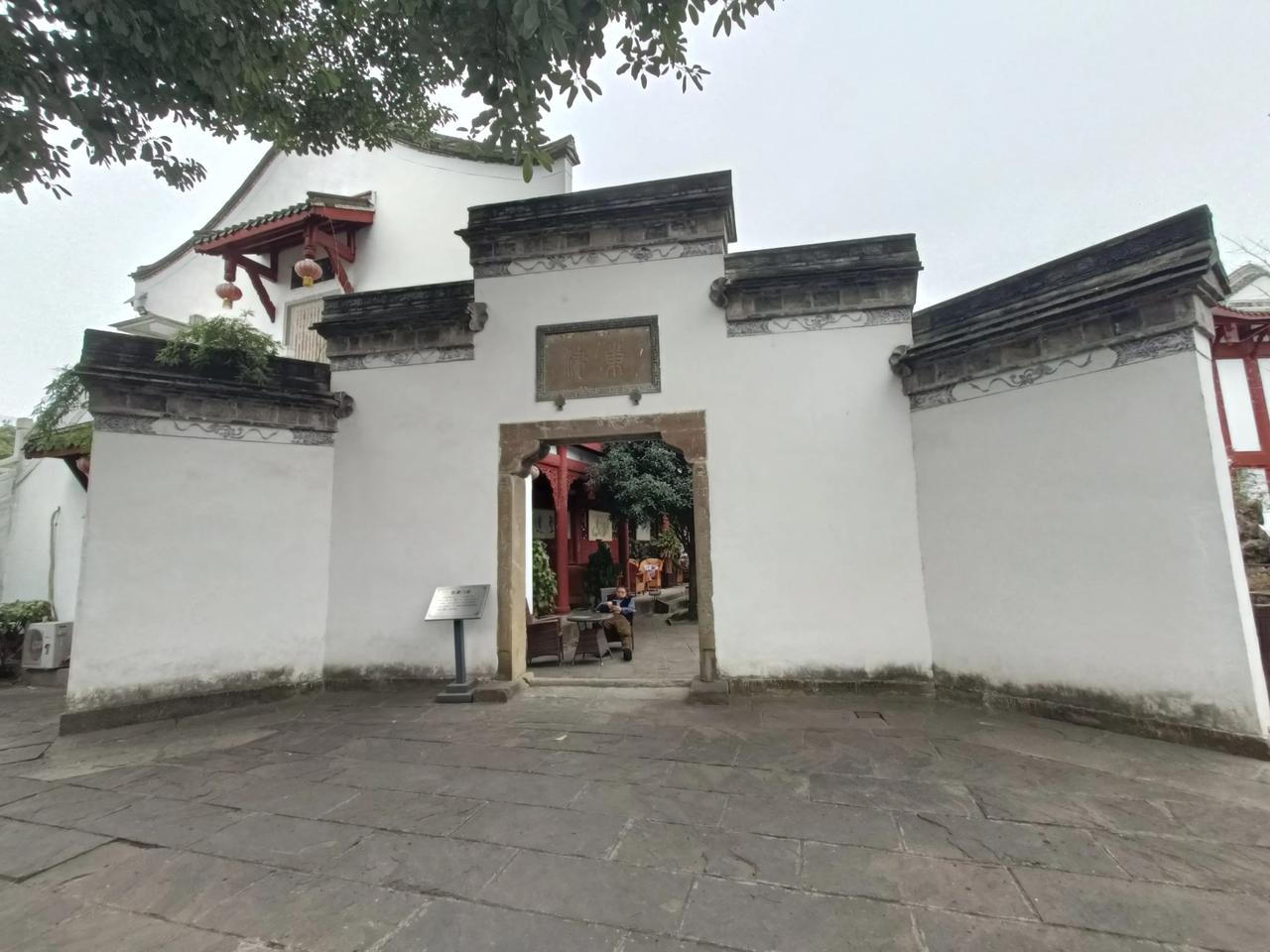 斫脍（zhuó kuài）。在绵阳李杜祠供奉着唐代两位大诗人李白和杜甫，建于19