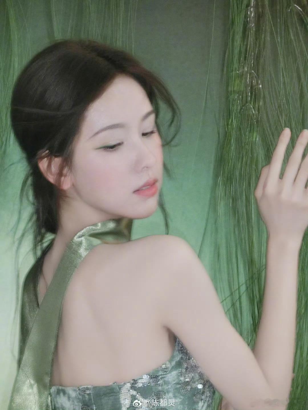 陈都灵周翊然翘后平番陈都灵周翊然翘楚排名不分先后 陈都灵家努力了这么久 好像都没