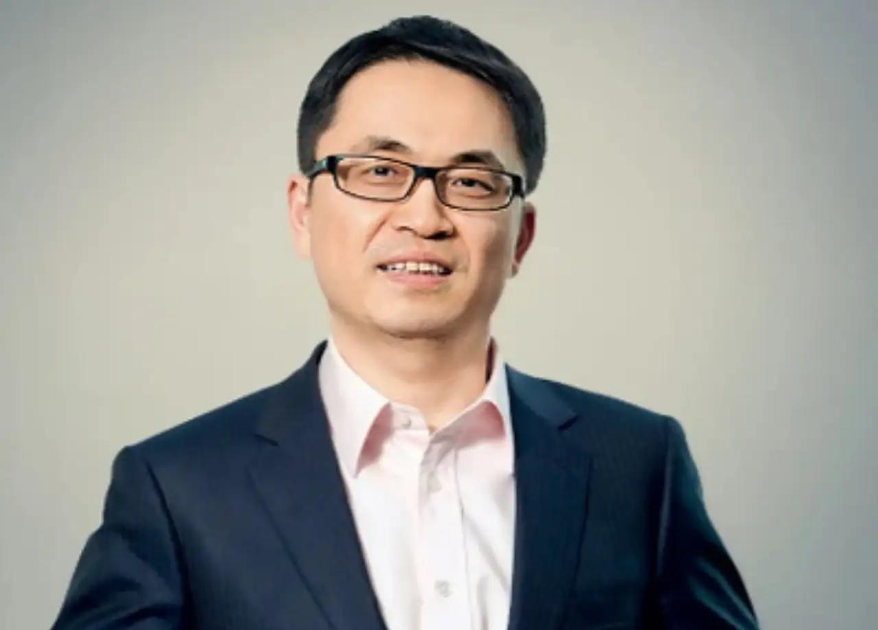 2010年，河南高考状元张磊向耶鲁大学捐了888万美元。7年后，他又给母校人民大