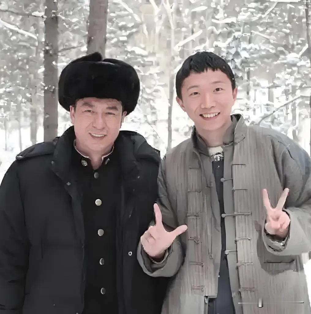 电视剧《归队》口碑爆棚，

这回张嘉译可要激动的睡不着了，

他是怎么也没想到自