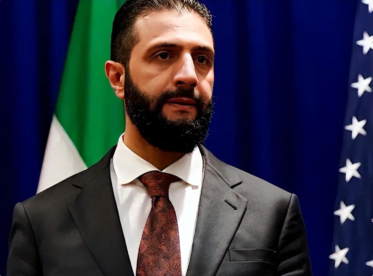 朱拉尼做到了，叙利亚大一统实现，赶跑了全部美军基地！

叙利亚总统宣布：最后一辆