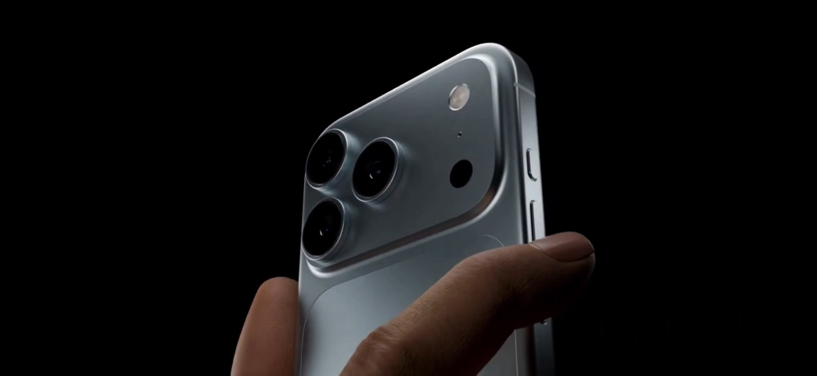 国际惯例，每年都要传一次新 iPhone 涨价，希望又是烟雾弹，坐等一个月后揭晓