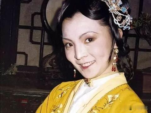 说不出来不怕各位笑话，我都四十多岁了，我的亲大舅我都不认识，而且再也没机会了，因