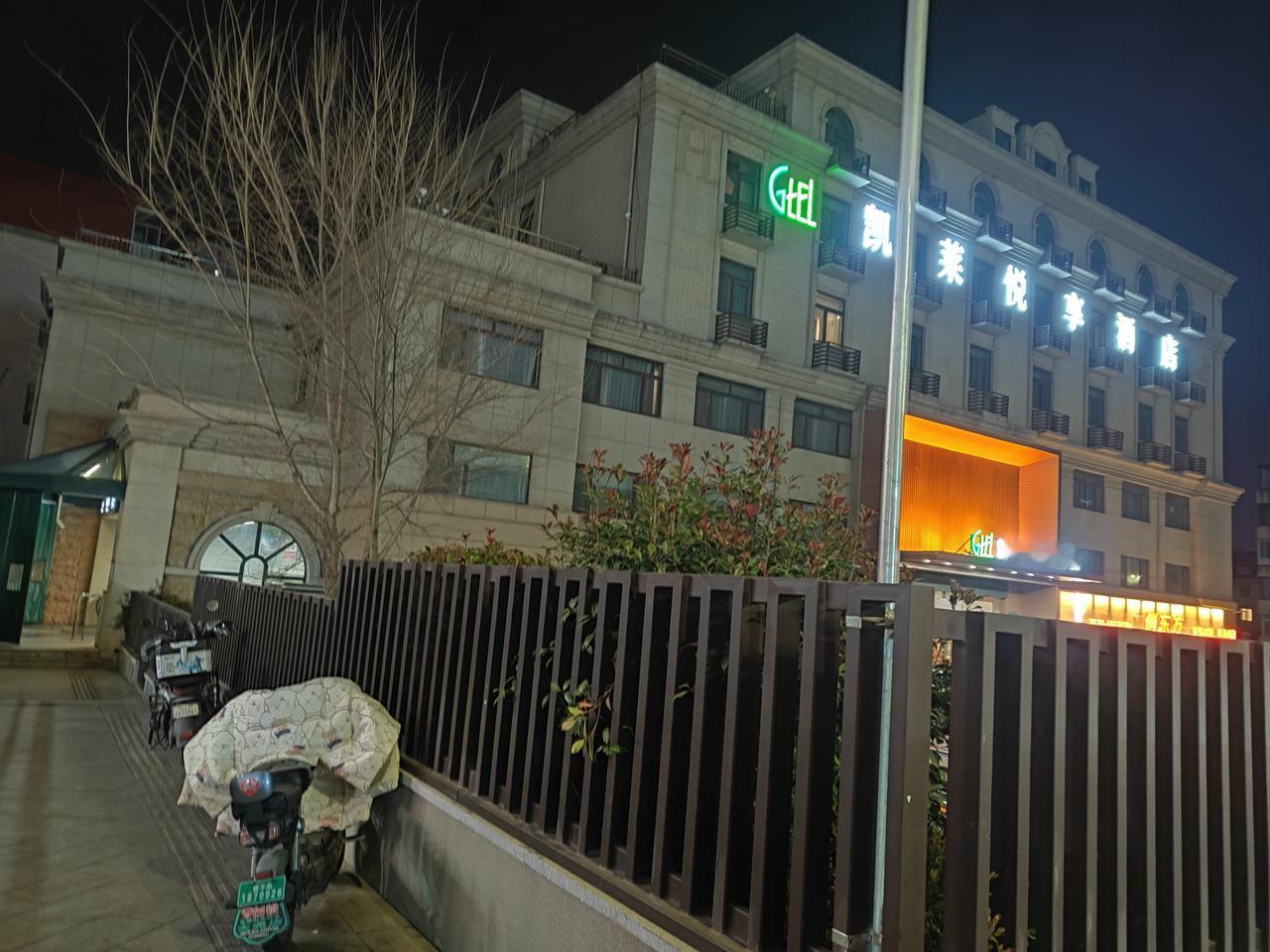 青岛地铁车站对接公交车站和医院门诊大楼、酒店，方便乘客乘地铁