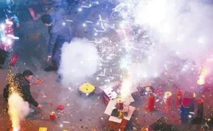 不准春节燃放烟花炮竹，这个春节还有烟火气吗？还有年味吗？
春节临近，有很多地区开