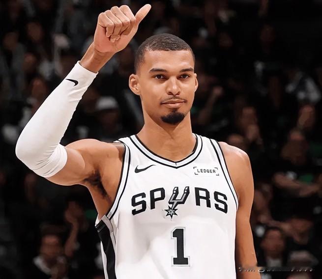 美媒体最近列出了一个NBA门面等级表：

当今门面：文班亚马

门面潜力股：东契