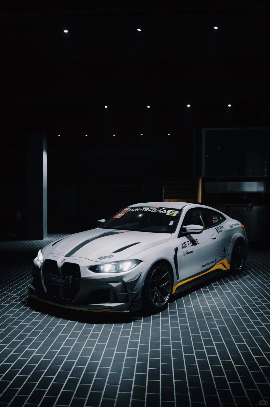 晚上好，这辆全碳M4帅炸了车的新衣