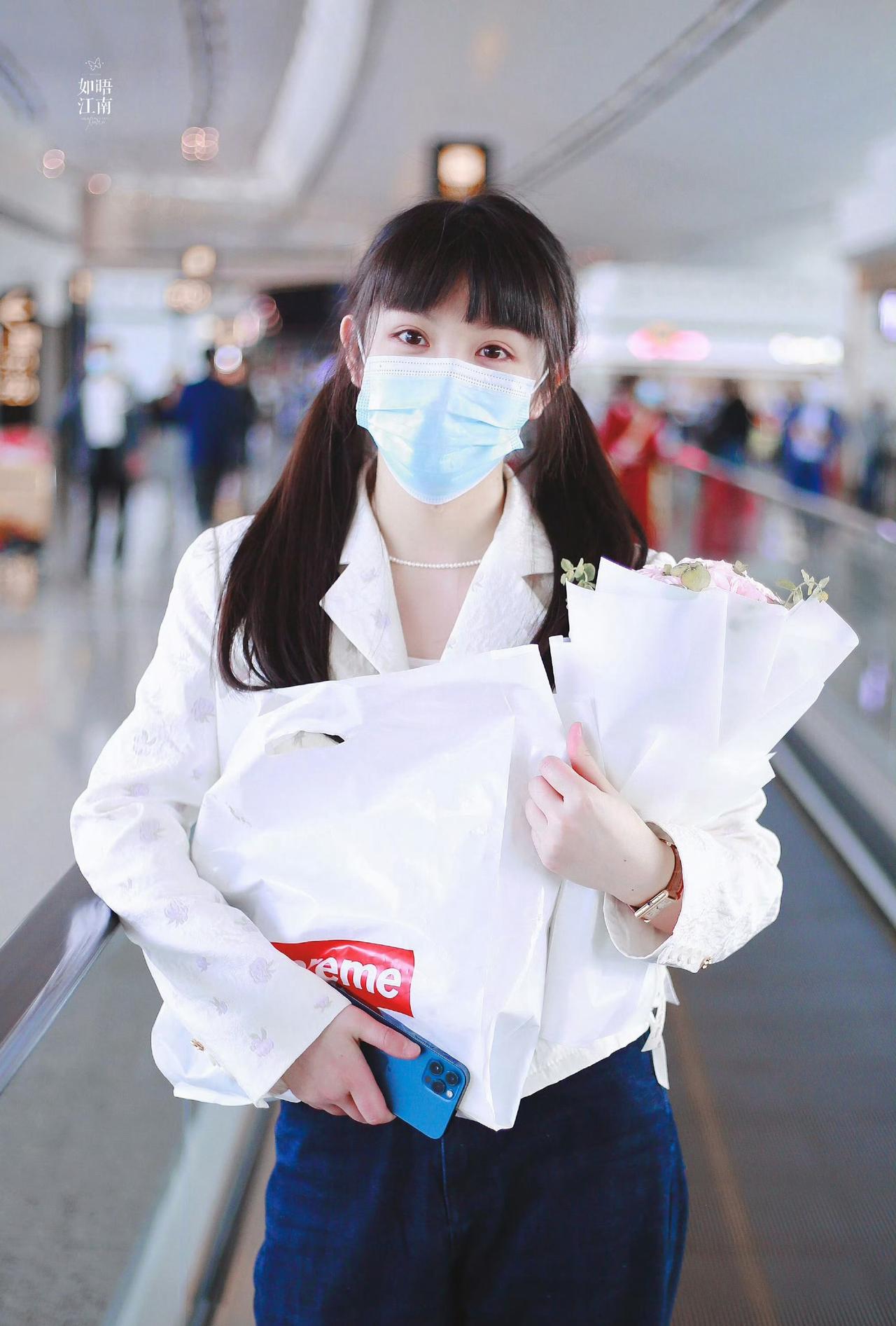 双马尾漂亮女孩👧🏻
田曦薇 ​​​