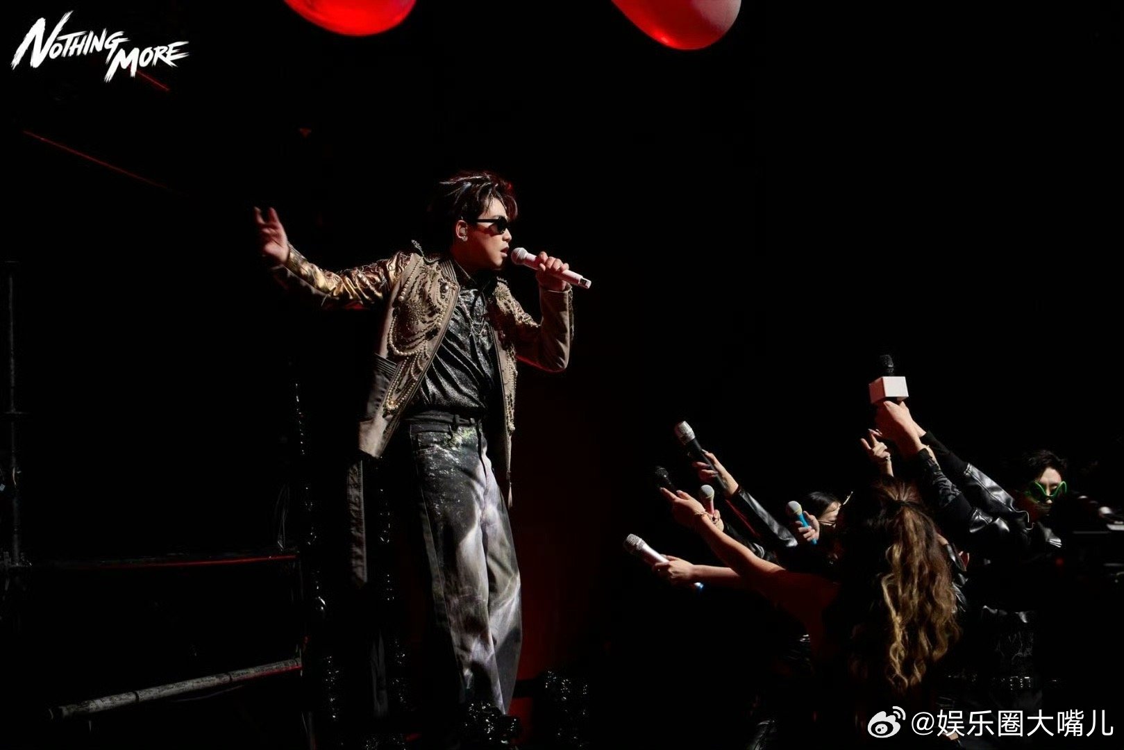 苏醒读信读内向了 演唱会读信环节太有梗！歌迷的彩虹屁从“天上的星”到“花丛的花”