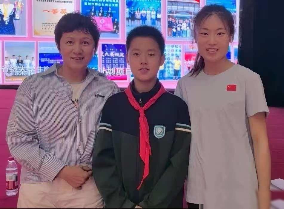 开幕式结束，我问刚结束表演外孙，自己感觉怎么样，他只回答了一句“挺好玩的”。说实