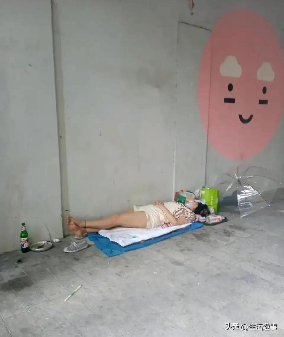 女孩一个人睡桥下不怕吗？