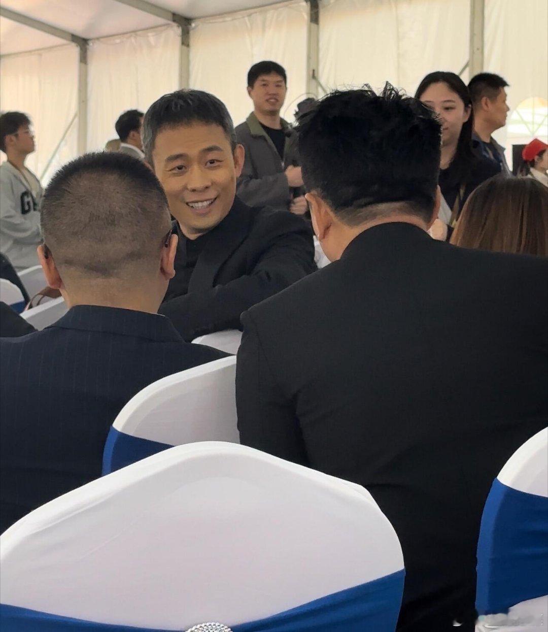 华表奖红毯，后台段奕宏张译见面了 梦回我的团长我的团 ​​​
