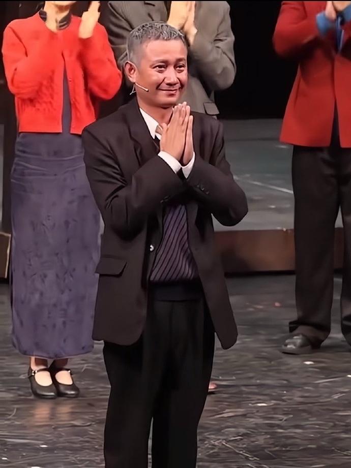 文章马伊琍大女儿晒出与爸爸文章合照。这名字好呀文爱马，爸爸姓文，妈妈姓马，合一起