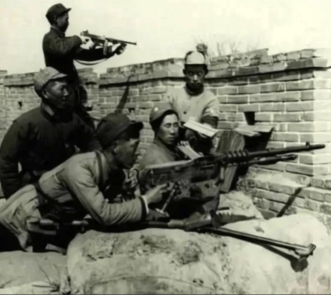 1939年，八路军被日军重重包围，子弹即将打光。生死存亡之际，一位地主急奔而来：