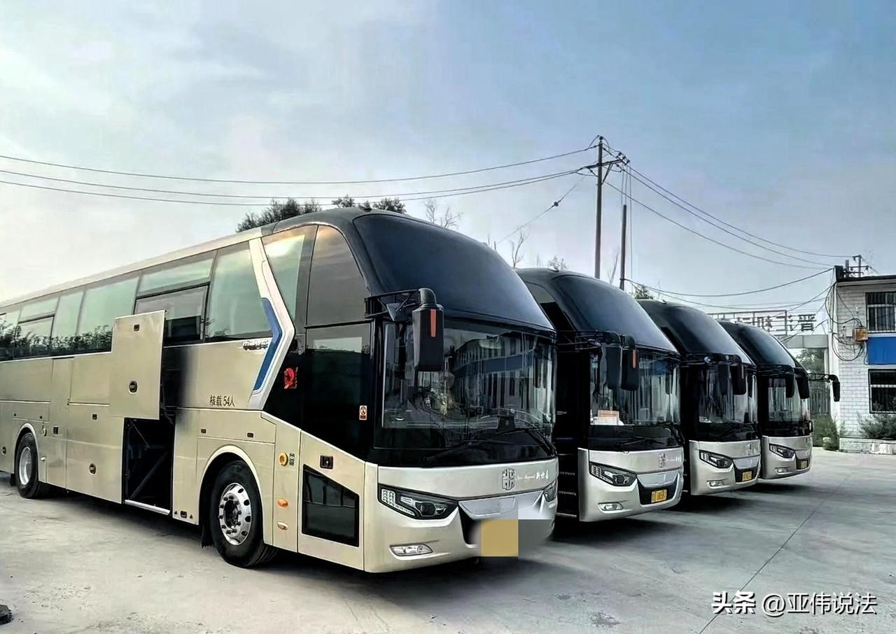 太难了！陕西西安，夫妻二人花568万买了8辆客车，准备在旅游市场上大赚一笔，其中