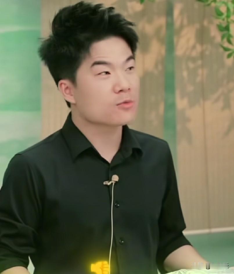 董宇辉在直播中，用职场比喻历史。
“如果你在一个公司里能发挥的作用很有限，但你又
