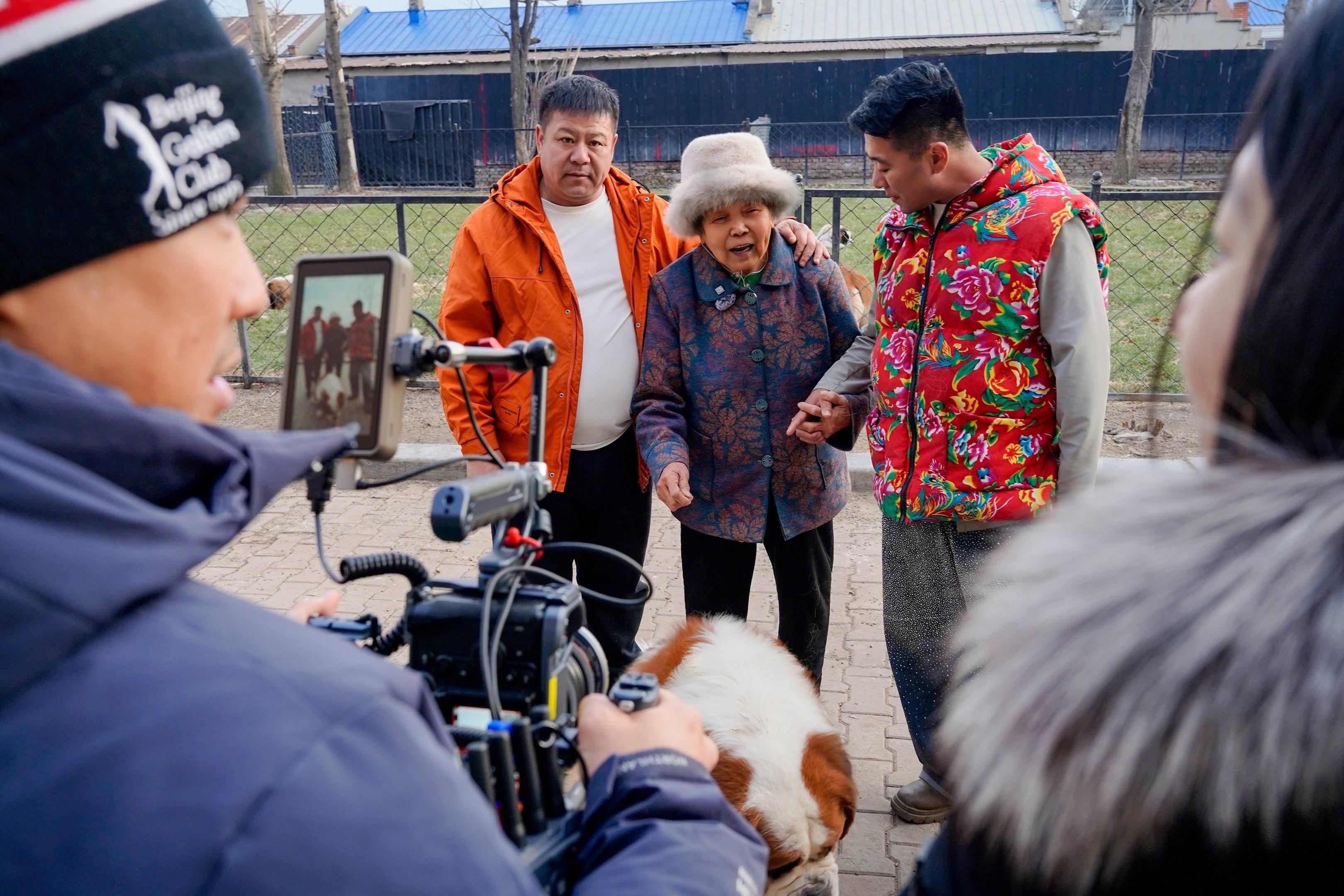 非常感谢瑞士杨倪克，瑞士驻华大使馆的媒体负责人。 感谢使馆拍一期社交媒...