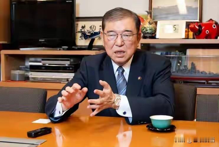 石破茂电视直播炮轰高市早苗，日本自民党内斗彻底摆上台面。
 
10月19日，日本