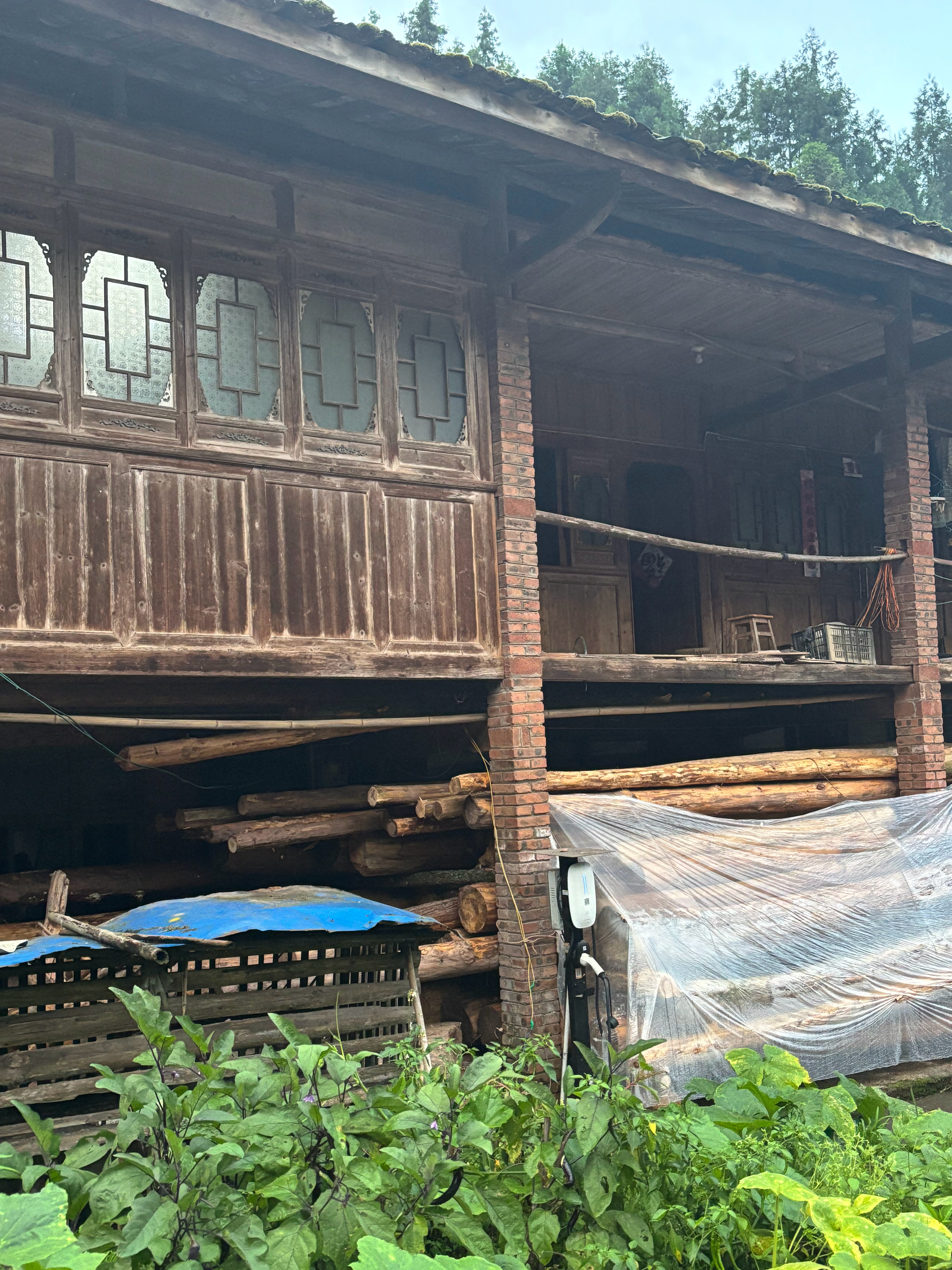 新能源车主真没必要为了充电焦虑，这种建筑外，都安上充电桩了 