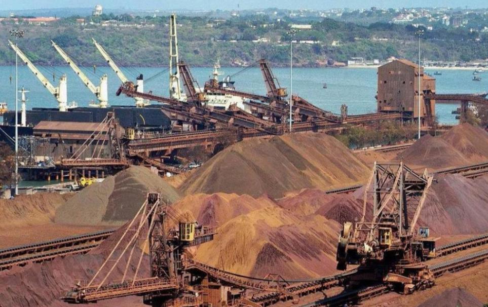 放眼全世界，老天真正赏饭吃的估计就俩地方：第一就是澳大利亚的铁矿，严格来说，那地