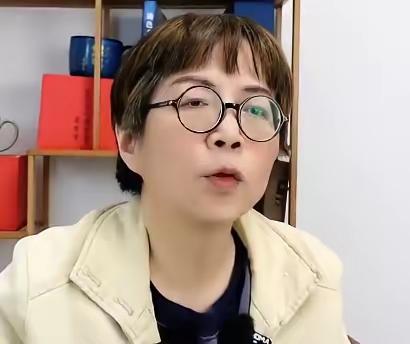 黄智贤搞错了没有？怎么把矛头对向国民党，说国民党不审预算。

昨天黄智贤在节目中