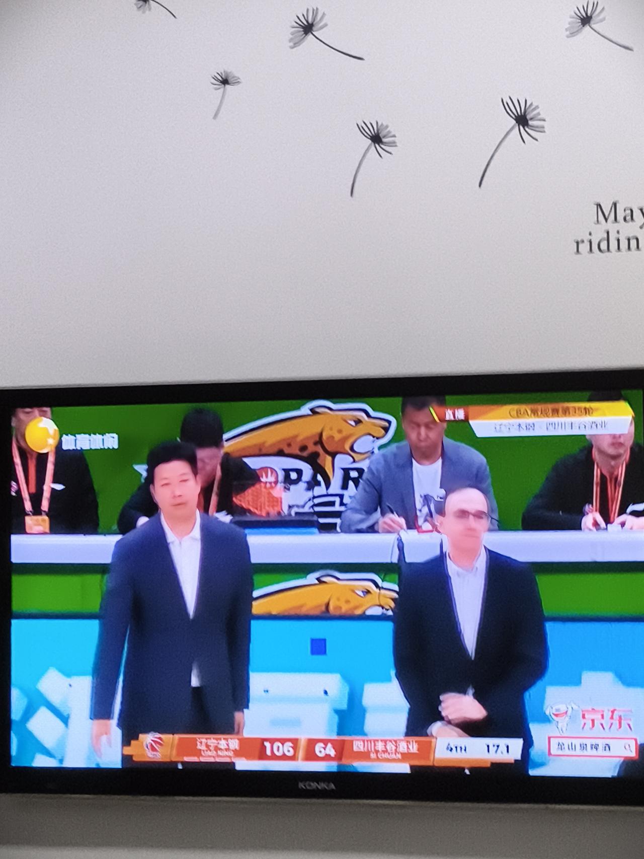 其实球员和教练还是蛮认真的，就是球队缺少配置，特别是高大中锋，整个油漆区都是空白