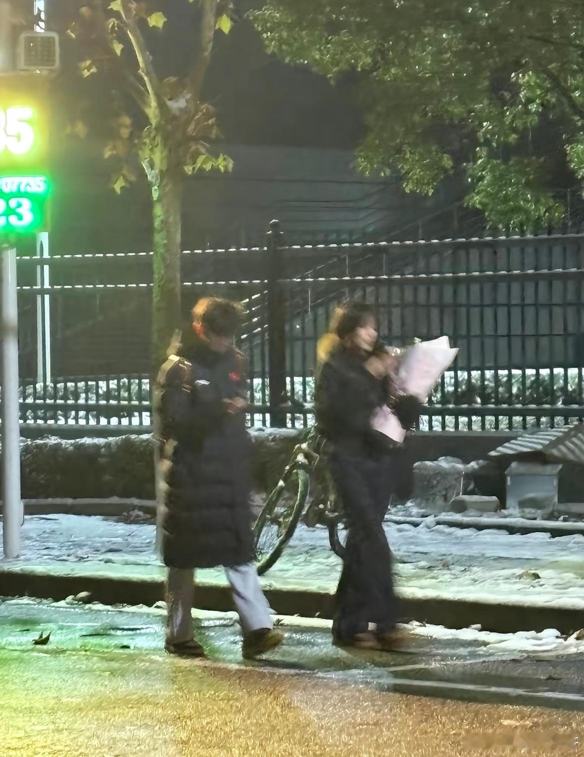 第一次给你送花的时候还有点心跳加速 