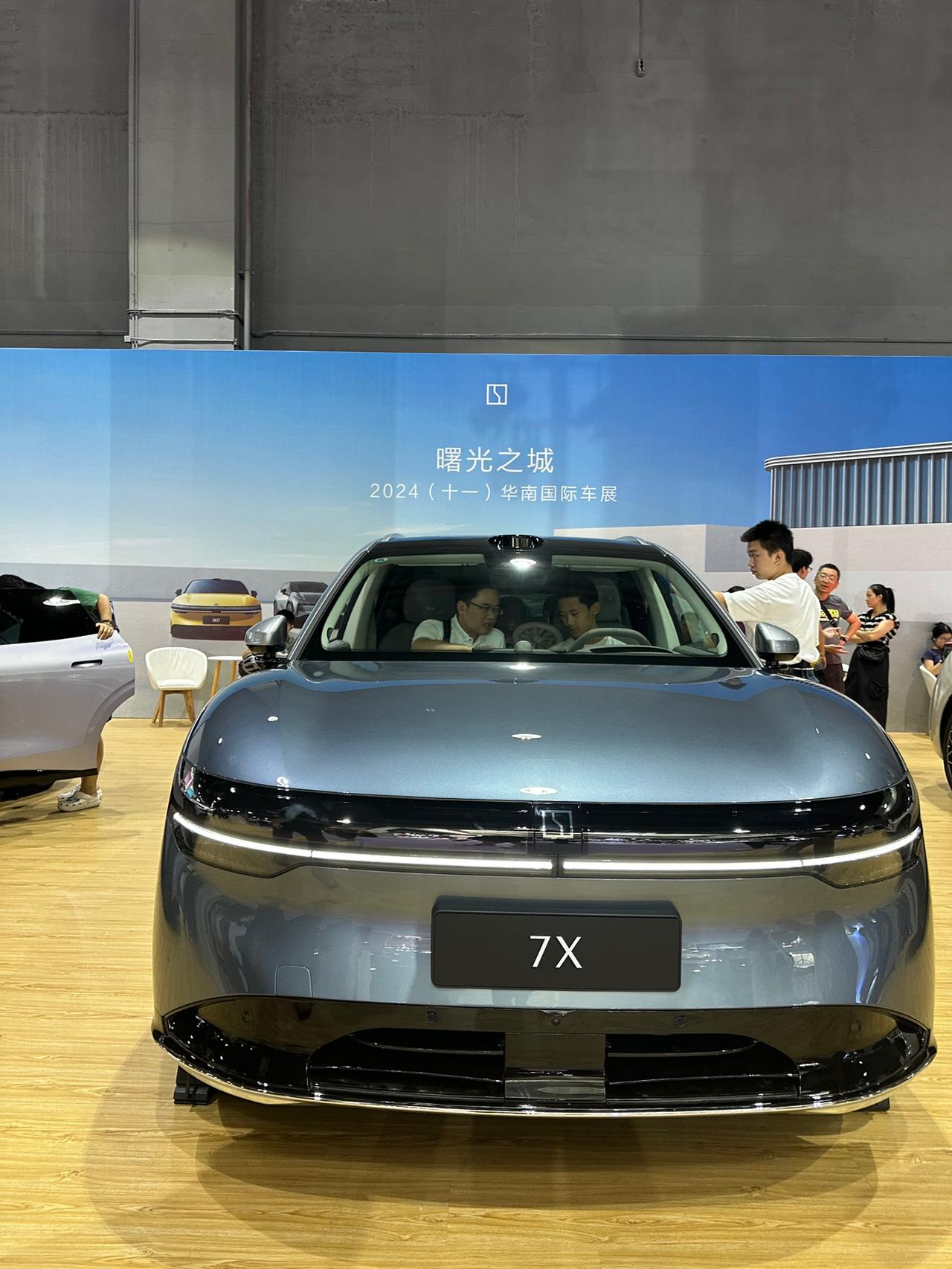 极氪7X发布也有一段时间了，今天在华南国际车展看到极氪7X发现其实块头不是特别大