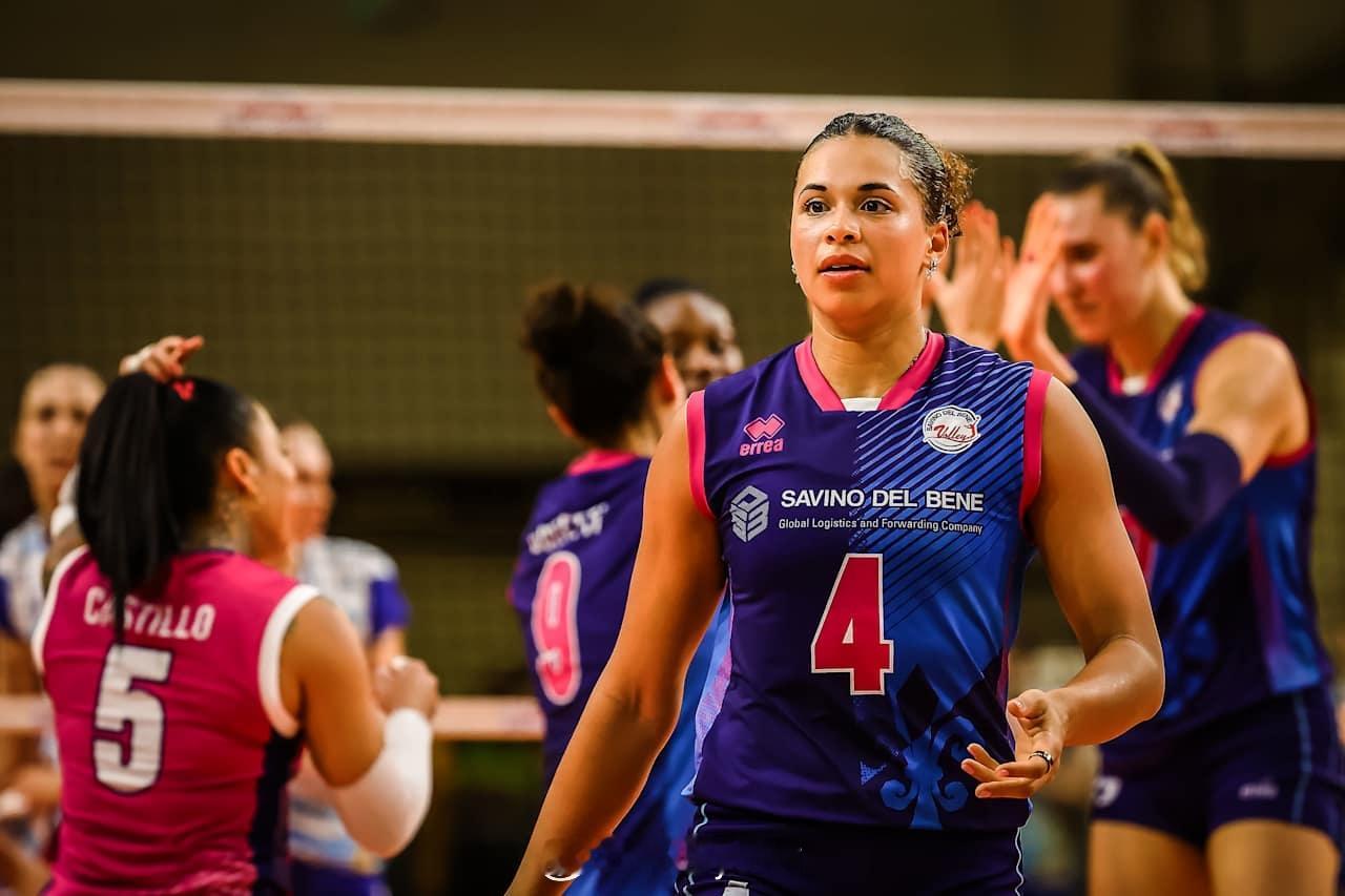 斯金纳 vs 哈萨克斯坦哲特苏得分：10分；8中2拦0发进攻：18扣8中，2失误