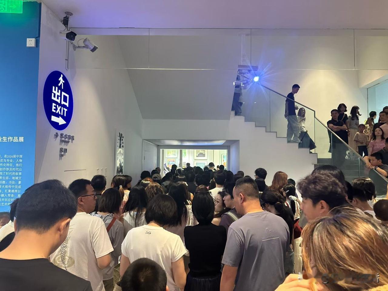 今年的川美毕业展，感觉不如去年惊艳，虽然也有很多精品，但终究还是没有出现去年《祷