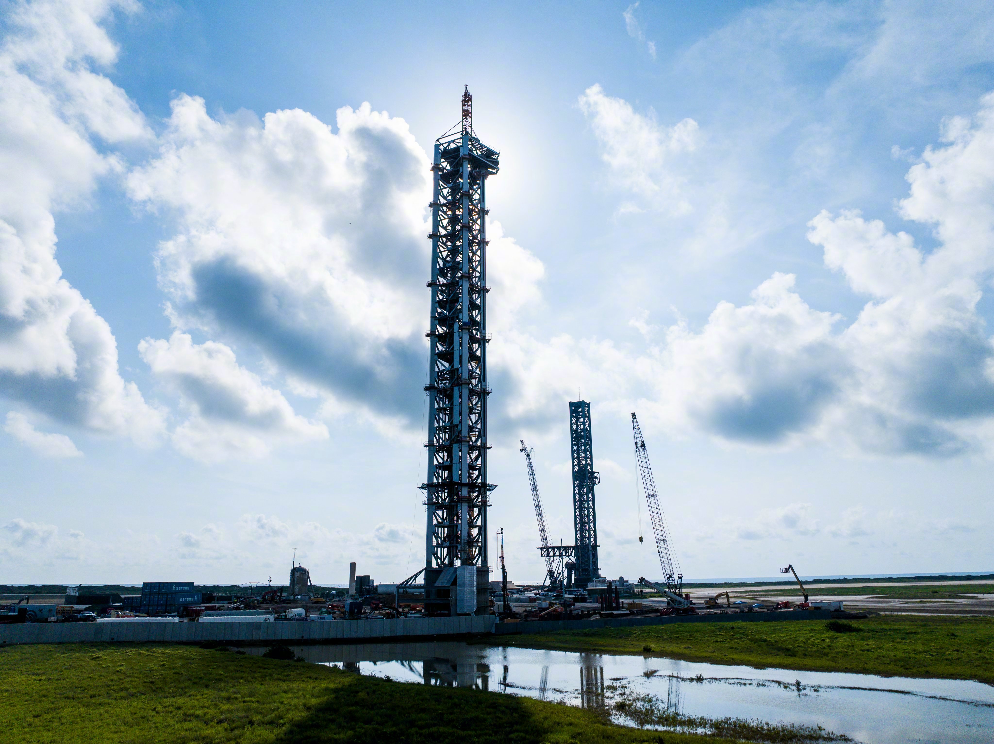 星舰基地第二座发射塔建好了，图源SpaceX。 ​​​