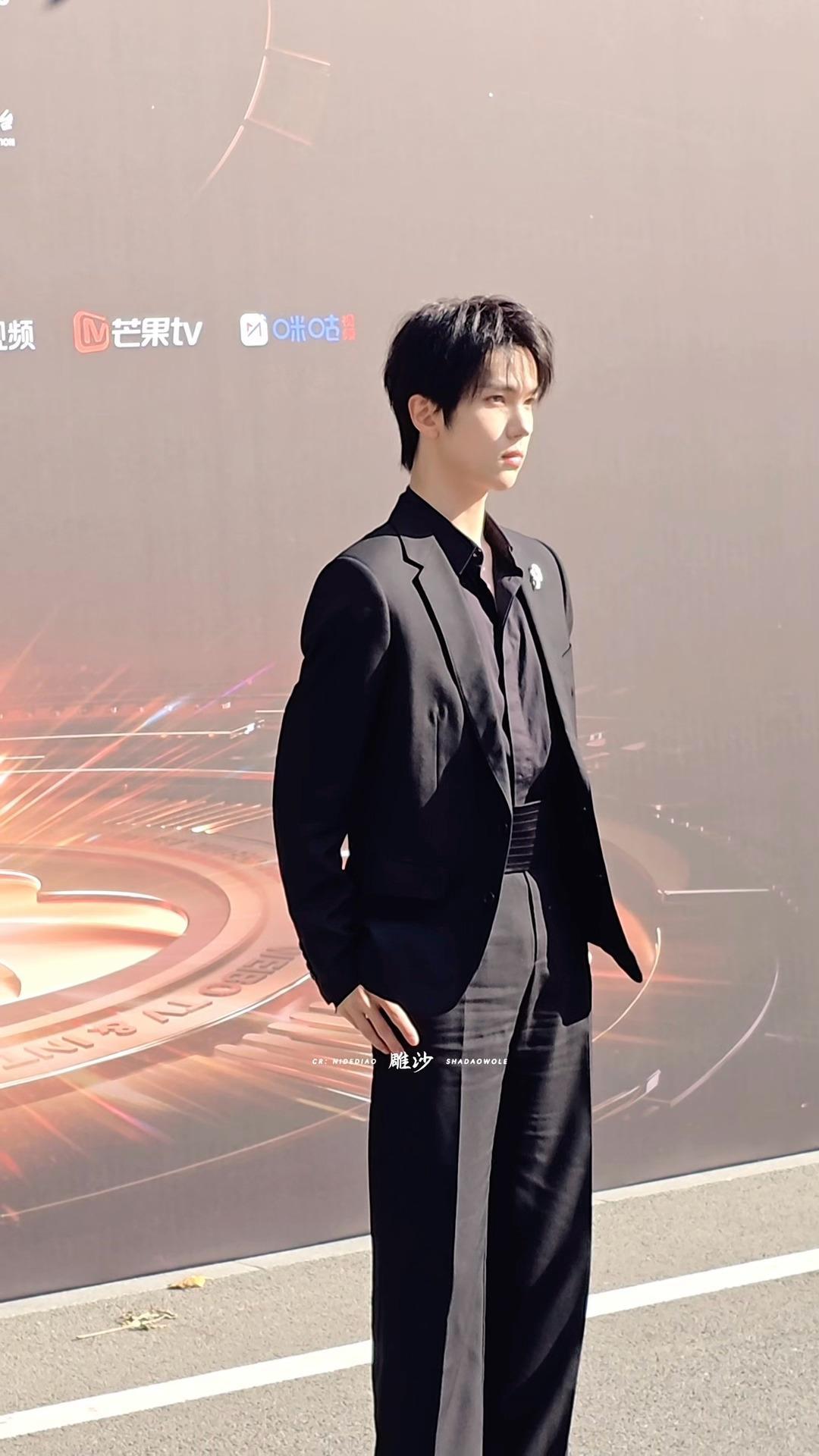 卧槽余承恩好帅呀[手指比心]微博视界大会 ​​​